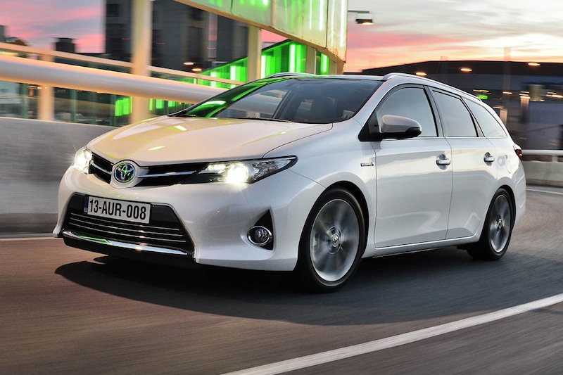 Toyota Auris 1.8 Hybrid Executive (2013) review - AutoWeek