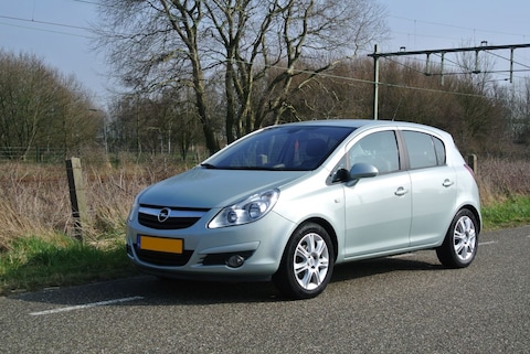 Opel Corsa 1.4-16V Cosmo