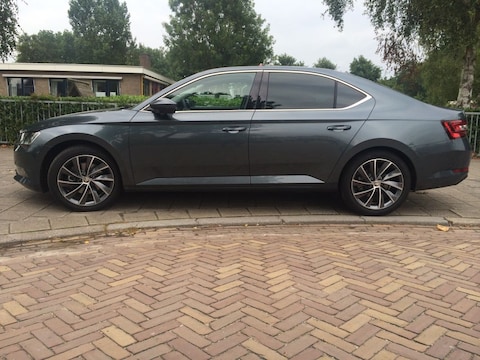 Skoda Superb 1.6 TDI Greentech Style Businessline (2015)