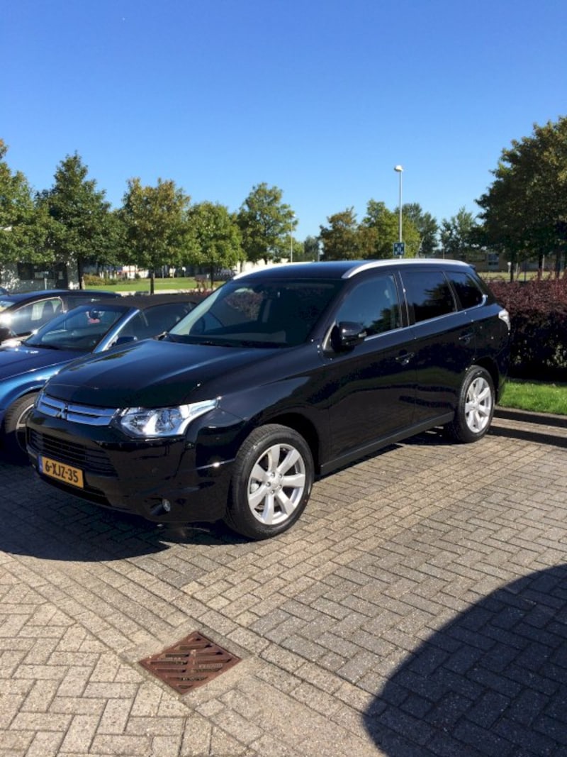 Mitsubishi Outlander 2.0 ClearTec Business Edition 2WD (2014)