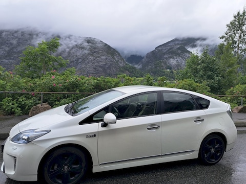 Toyota Prius 1.8 Plug-in Hybrid Executive Business (2013)