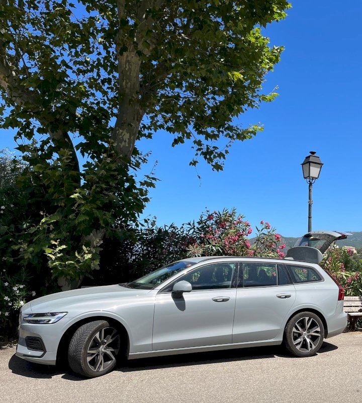Volvo V60 B4 Essential Edition (2025)