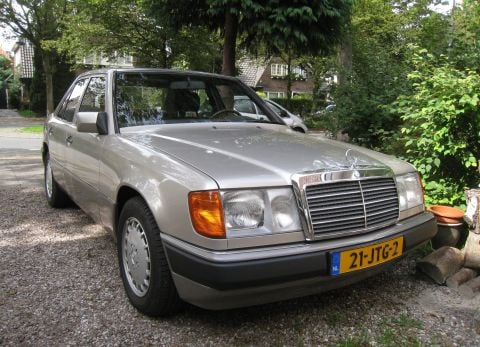 Mercedes-Benz 230 E (1991)