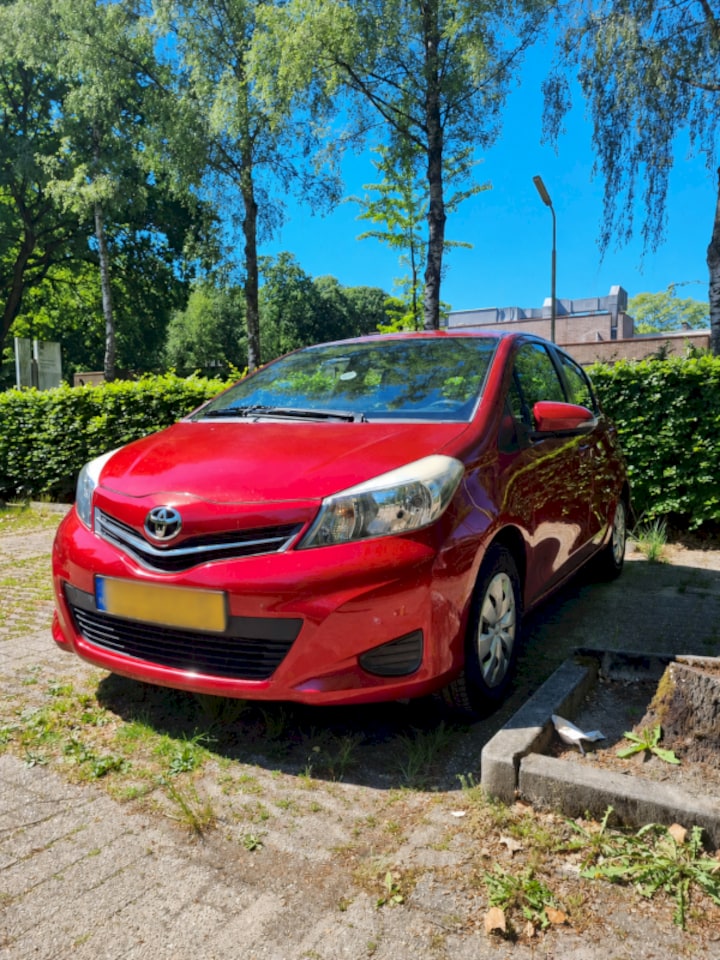 Toyota Yaris 1.0 VVT-i Aspiration (2011)