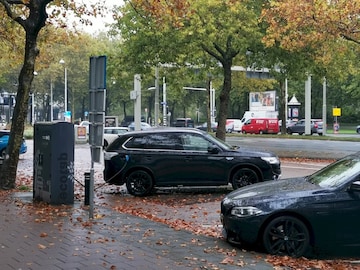 Mitsubishi Outlander PHEV Executive Edition (2015)