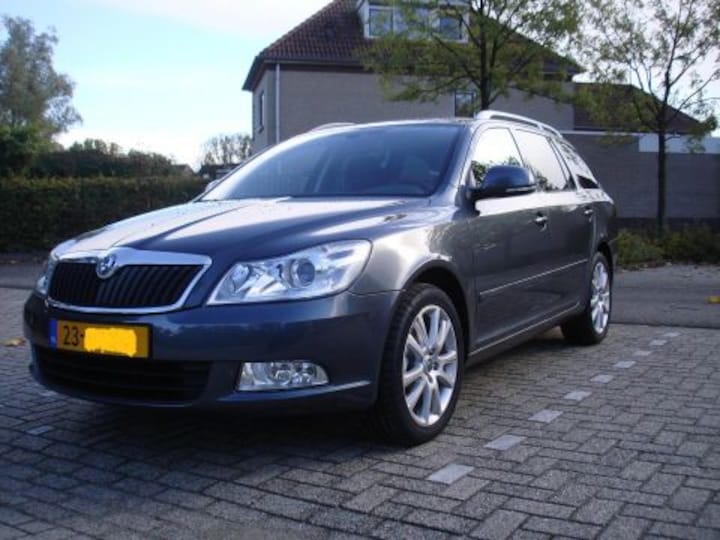Skoda Octavia Combi 1.6 TDI GreenLine Businessline (2010)
