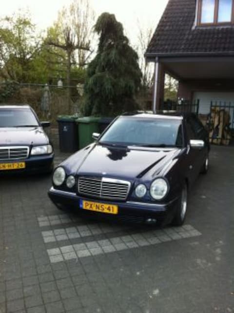 Mercedes-Benz E 420 Avantgarde (1997)
