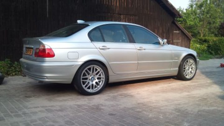 BMW 320i (1998)