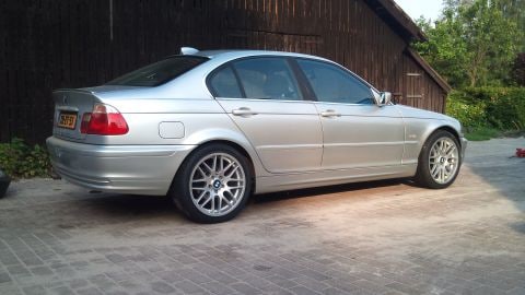 BMW 320i