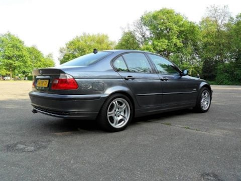 BMW 330i (2001)