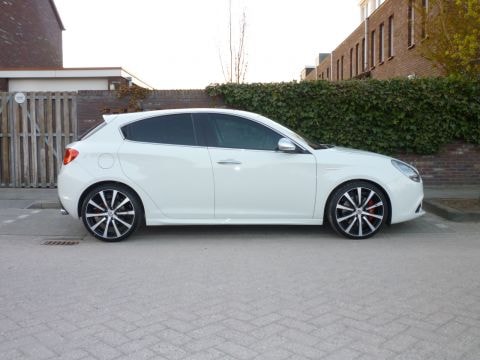 Alfa Romeo Giulietta 1.6 JTDm 105 Distinctive (2011)