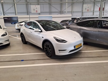 Tesla Model Y (2023)