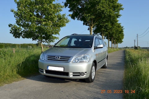 Toyota Avensis Verso 2.0 16v VVT-i Linea Luna