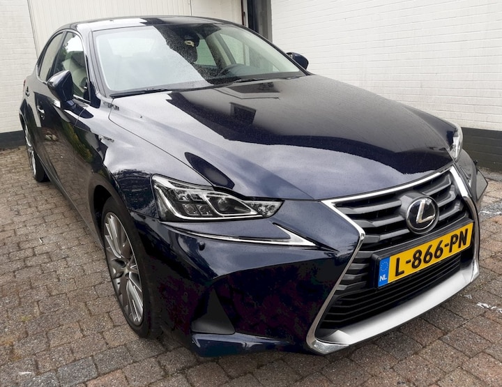 Lexus IS 300h Luxury Line (2017)