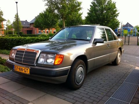 Mercedes-Benz 230 E (1989)