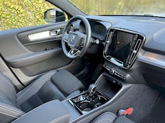 Volvo XC40 B4 Plus Black Edition (2025)