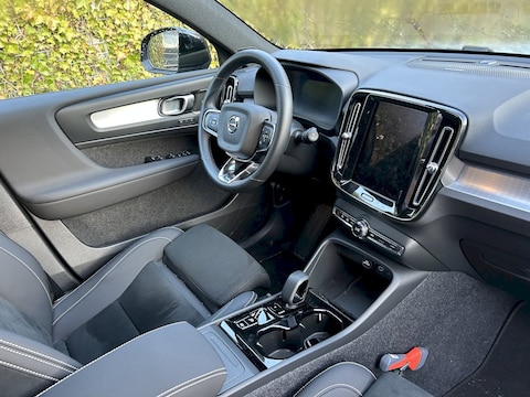 Volvo XC40 B4 Plus Black Edition