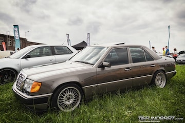 Mercedes-Benz 260 E (1986)