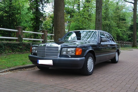 Mercedes-Benz 560 SEL