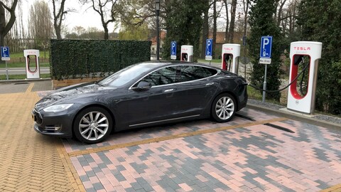 Tesla Model S 85D