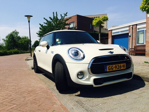 Mini Cooper SD (2015)