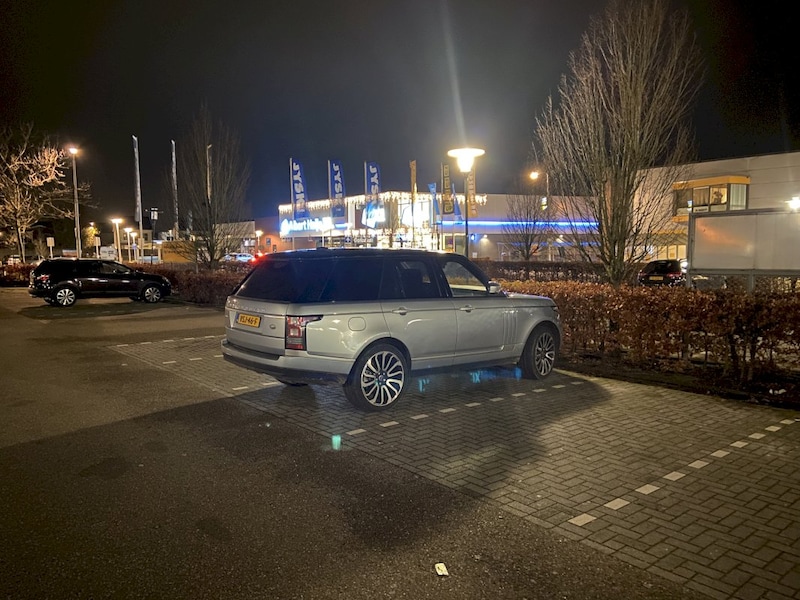 Land Rover Range Rover 4.4 SDV8 Autobiography (2013)