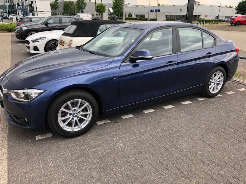 BMW 318i (2017)
