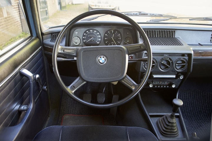 BMW 5-serie E12 - 518