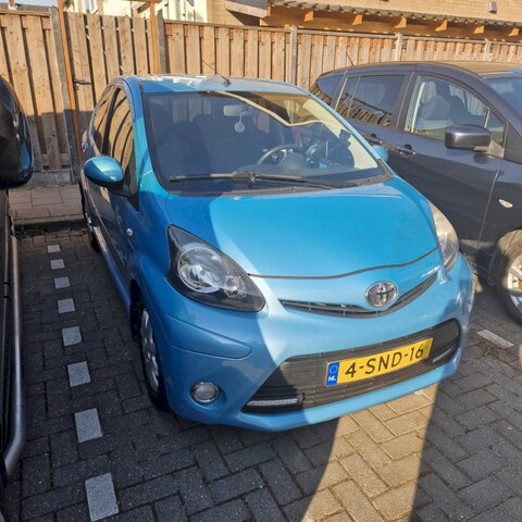 Toyota Aygo 1.0 12v VVT-i Dynamic Blue