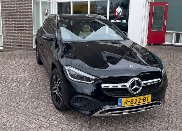 Mercedes-Benz GLA 250 e Business Line (2022)