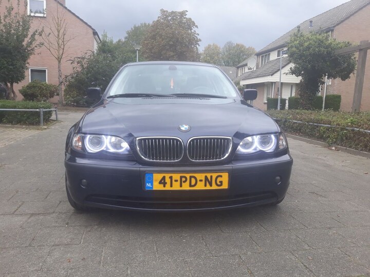 BMW 330d (2004)