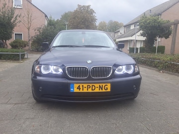 BMW 330d (2004)