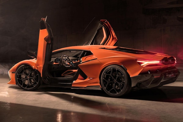 Lamborghini Revuelto