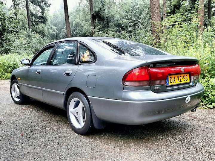 Mazda 626 1.8i GLX (1992)