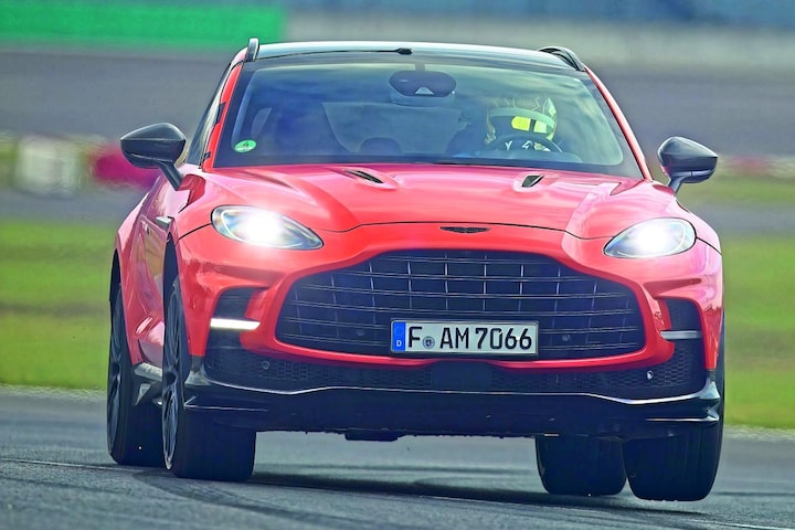 Aston Martin DBX 707