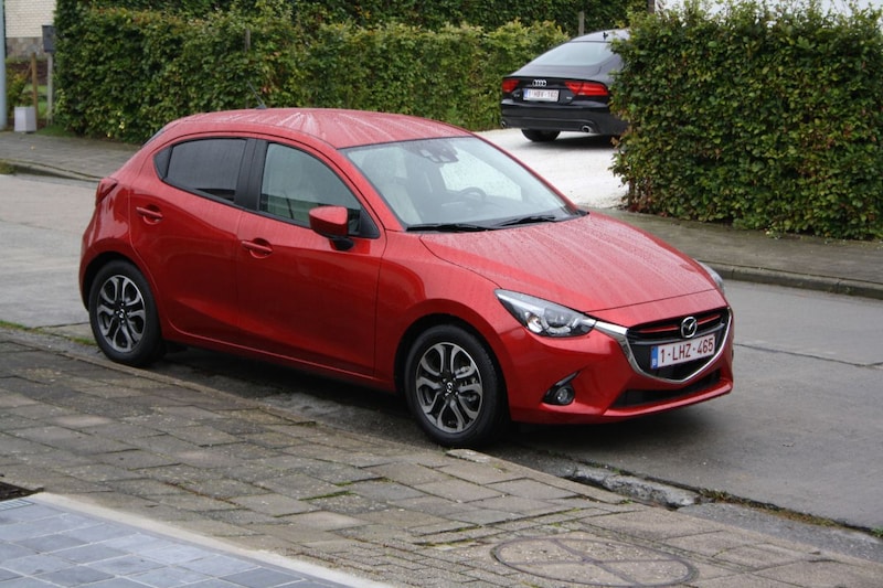 Mazda 2 SkyActiv-G 90 GT-M (2015)