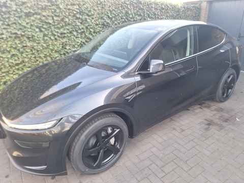 Tesla Model Y Long Range AWD (2025)