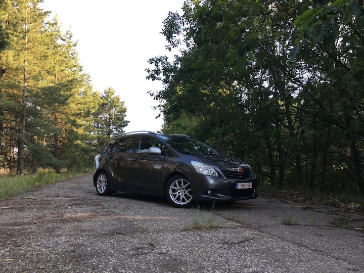 Toyota Verso 1.6 16v VVT-i Comfort (2010)