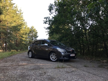 Toyota Verso 1.6 16v VVT-i Comfort (2010)