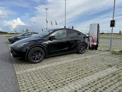 Tesla Model Y (2024)