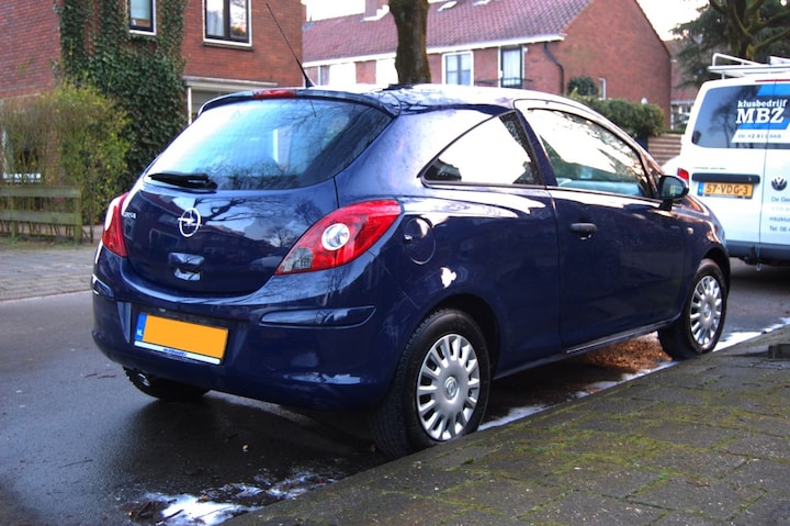 Opel Corsa 1.0-12V Essentia (2008)