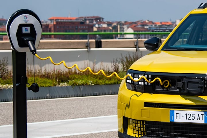 Fiat Grande Panda (2025) aan de laadpaal