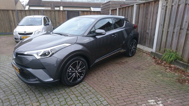 Toyota C-HR 1.8 Hybrid First Edition (2016)