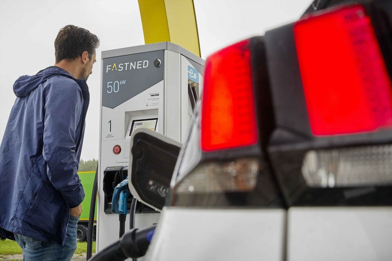 Fastned ziet flink meer Nederlandse EV-rijders in het buitenland