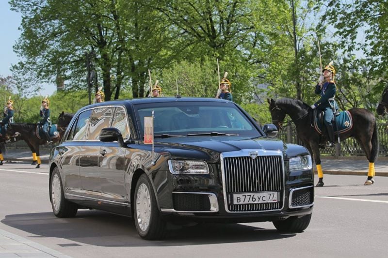 Vladimir Putin gives Kim Jong-un a state limo as a gift