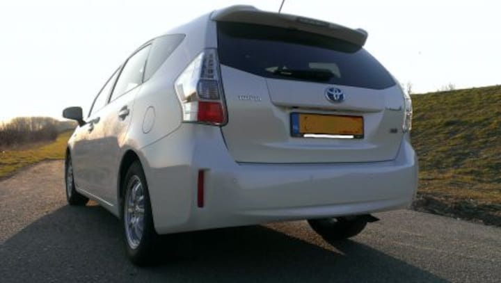 Toyota Prius Wagon 1.8 HSD Aspiration (2013)