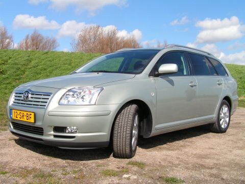 Toyota Avensis Wagon 2.2 D-4D Luna (2006)