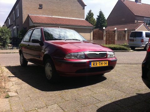 Mazda 121 1.3i GLX (1997)