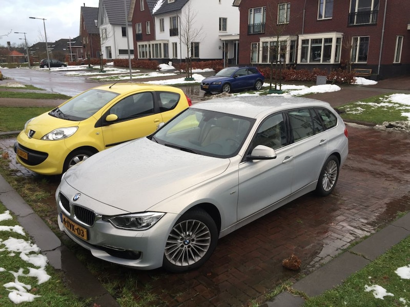 BMW 320i Touring Executive (2014)
