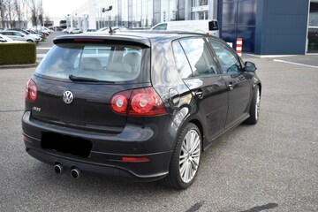 Volkswagen Golf R32 (2006)